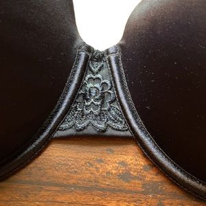 Like new barely worn black bra. Vanity Fair Size 38 DD.